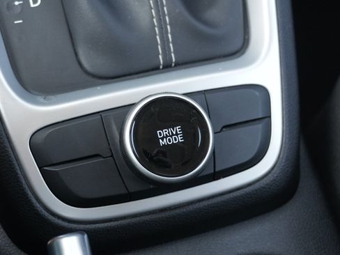 Used 2025 Hyundai Venue SEL FWD image 38