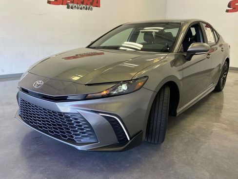 Used 2026 Toyota Camry SE image 7