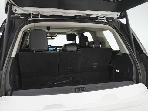 Used 2025 Ford Expedition Platinum AWD/4WD image 11