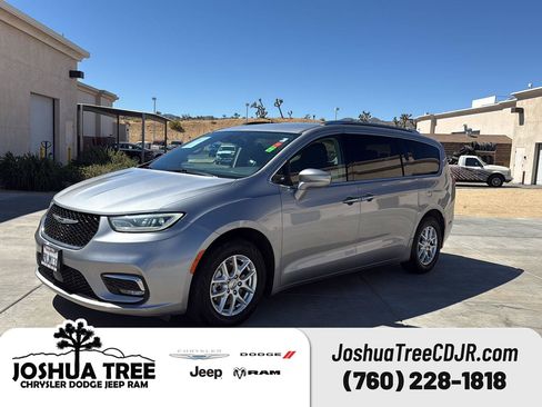 Used 2021 Chrysler Pacifica Touring-L FWD image 1