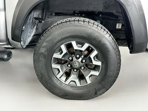 Used 2016 Toyota Tacoma TRD Off-Road image 11