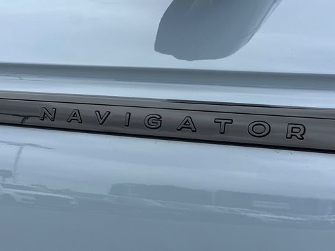 New 2026 Lincoln Navigator Reserve w/ Jet Appearance Package AWD/4WD image 27