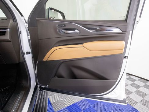 Used 2024 Cadillac Escalade ESV Sport w/ LPO, ONYX Package AWD/4WD image 16