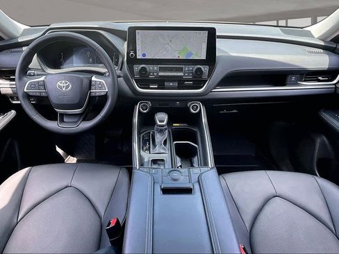 Used 2024 Toyota Grand Highlander XLE FWD image 7