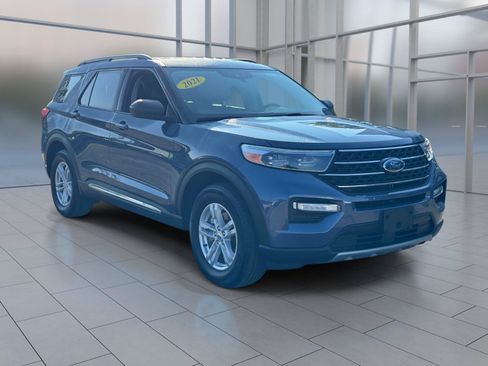 Used 2021 Ford Explorer XLT w/ Equipment Group 202A AWD/4WD image 2