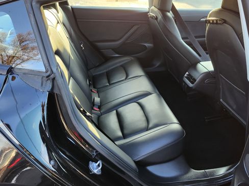 Used 2022 Tesla Model 3 image 19