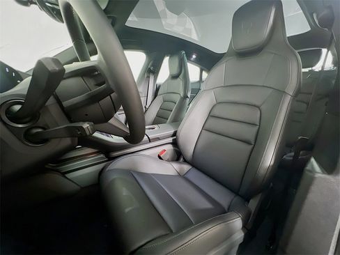 New 2025 Porsche Taycan image 5