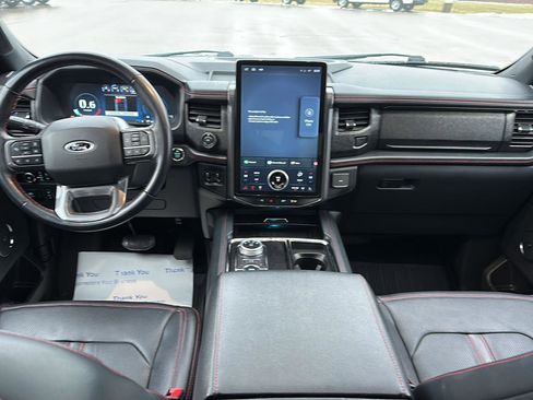 Used 2024 Ford Expedition Limited image 19