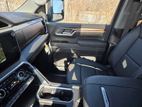 New 2026 GMC Sierra 3500 Denali w/ Denali Reserve Package AWD/4WD image 9