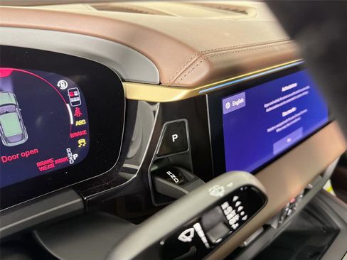 Certified 2026 Porsche Macan Electric RWD image 32