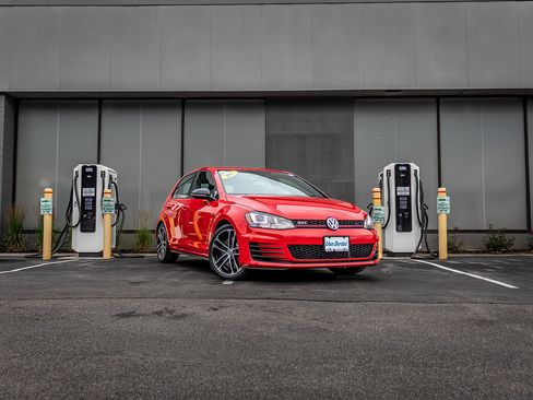 Used 2017 Volkswagen GTI SE FWD image 7