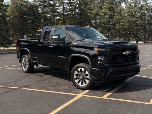 Used 2024 Chevrolet Silverado 2500 Custom w/ Custom Convenience Package AWD/4WD image 1