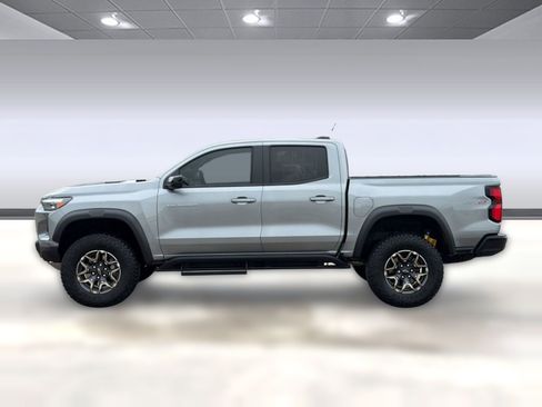 Used 2025 Chevrolet Colorado ZR2 w/ Technology Package AWD/4WD image 2