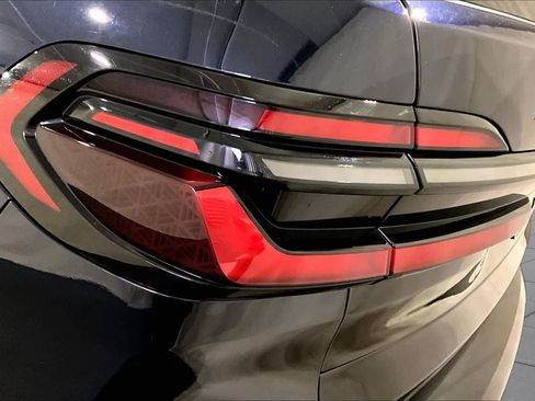 Certified 2025 BMW X7 M60i AWD/4WD image 27