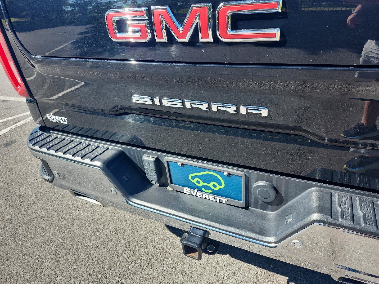 Used 2024 GMC Sierra 1500 SLT w/ SLT Premium Plus Package AWD/4WD image 4