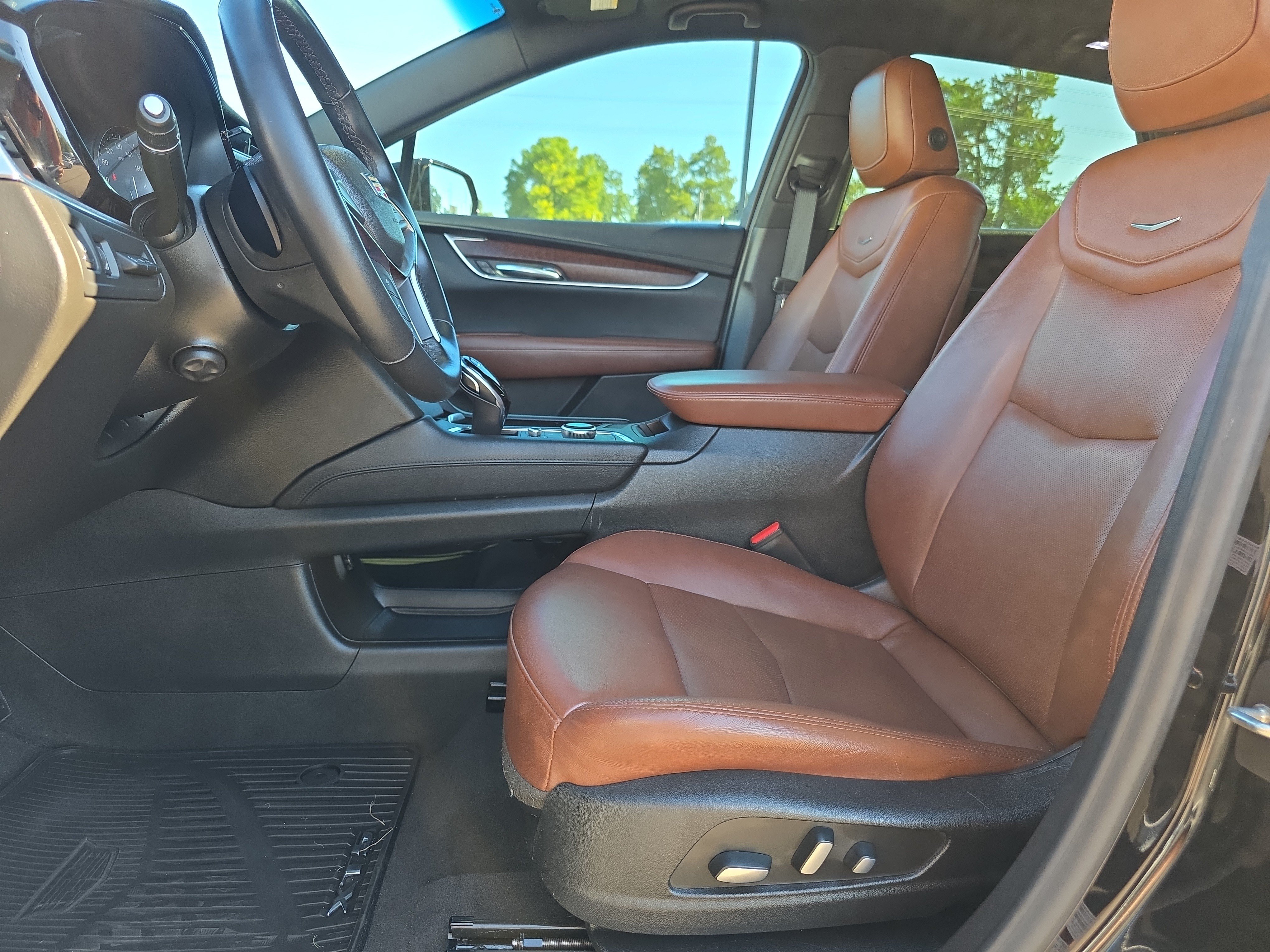 Used 2022 Cadillac XT5 Premium Luxury w/ Technology Package FWD image 10