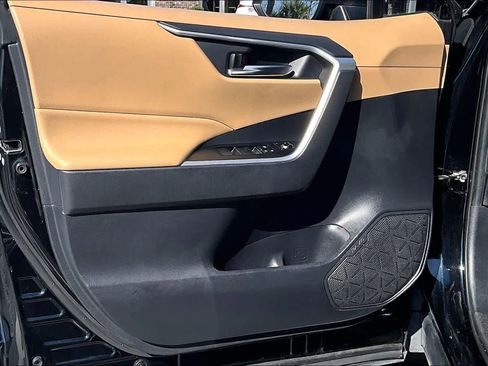 Used 2019 Toyota RAV4 XLE w/ Convenience Package image 22