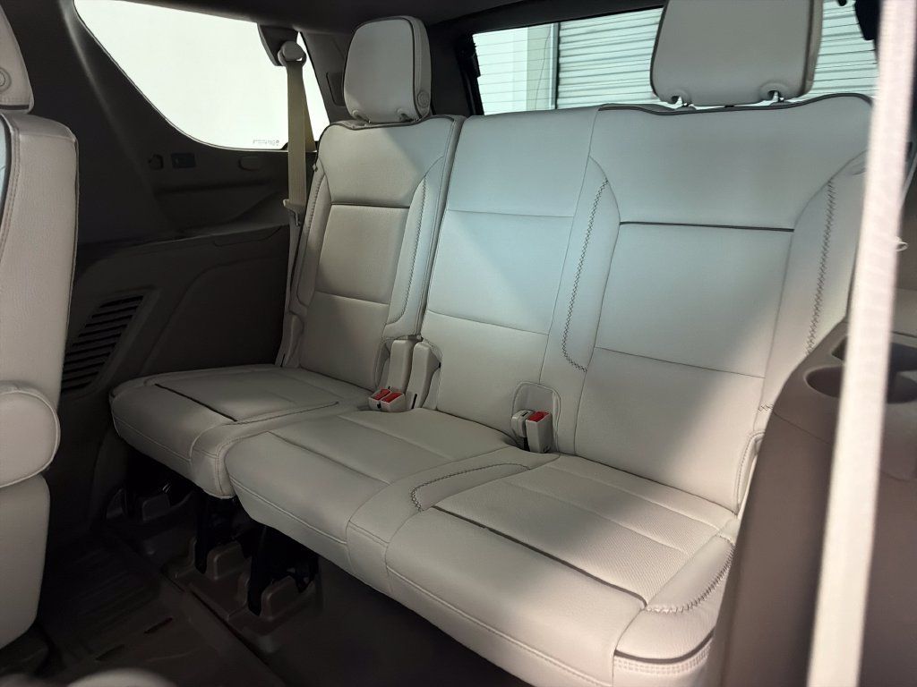 Used 2025 GMC Yukon Denali w/ Sun & Power Step Package RWD image 16