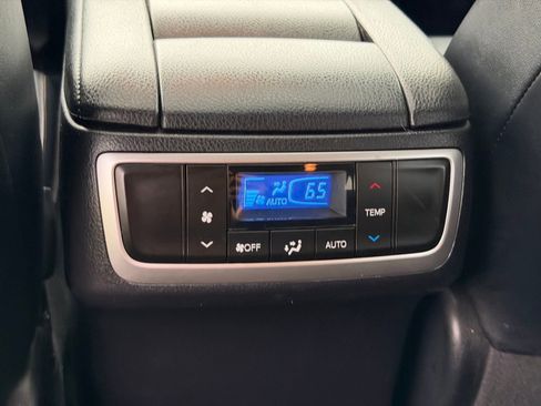 Used 2019 Toyota Highlander XLE AWD/4WD image 32