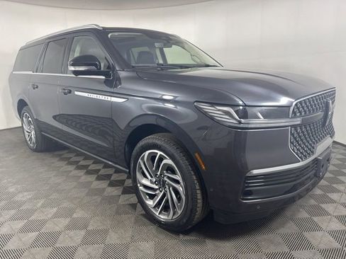 Used 2025 Lincoln Navigator L Reserve image 1