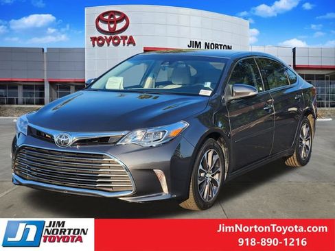 Used 2018 Toyota Avalon XLE FWD image 4