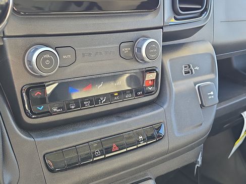 Used 2025 RAM ProMaster 2500 w/ Convenience Group image 20