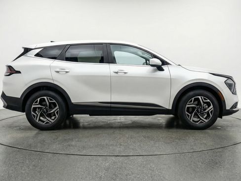 Used 2025 Kia Sportage LX image 11
