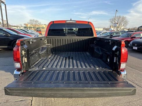 Used 2017 Toyota Tacoma TRD Off-Road w/ Tow Package (A/T) image 19