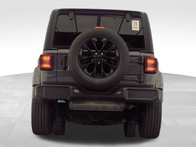 Used 2022 Jeep Wrangler Unlimited Sahara w/ Cold Weather Group AWD/4WD image 8
