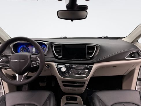 Used 2024 Chrysler Pacifica Touring-L w/ Road Tripper Package image 14