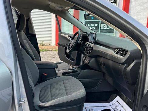 Used 2020 Ford Escape SE FWD image 39