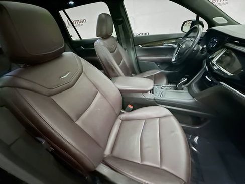 Used 2022 Cadillac XT6 Premium Luxury w/ Technology Package image 32