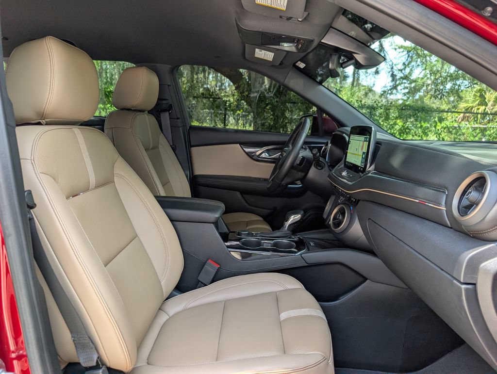 Used 2024 Chevrolet Blazer Premier w/ Enhanced Convenience Package FWD image 18