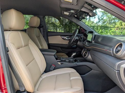 Used 2024 Chevrolet Blazer Premier w/ Enhanced Convenience Package FWD image 18