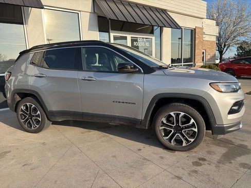 Used 2023 Jeep Compass Limited image 4