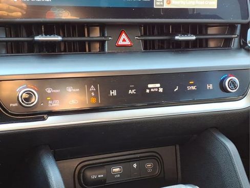 Used 2024 Kia Sportage EX image 9