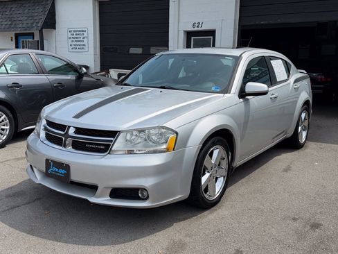 Used 2011 Dodge Avenger Lux FWD image 2