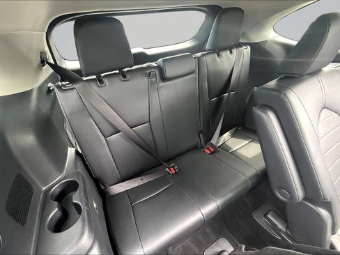 Used 2024 Toyota Highlander XLE AWD/4WD image 29