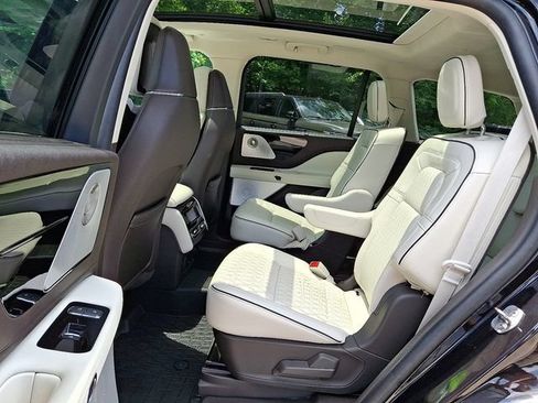 Certified 2024 Lincoln Aviator Black Label AWD/4WD image 10