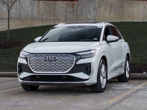 Used 2024 Audi Q4 e-tron Premium image 7