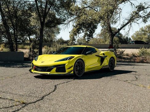 Used 2024 Chevrolet Corvette Z06 RWD image 3