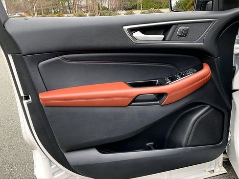 Used 2018 Ford Edge Titanium w/ Equipment Group 301A image 27