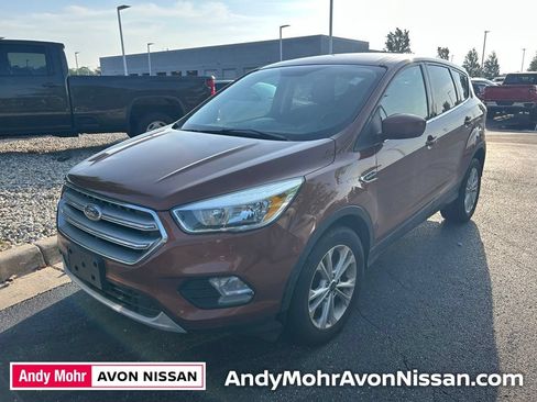 Used 2017 Ford Escape SE FWD image 2