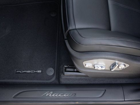 Certified 2026 Porsche Macan AWD/4WD image 21