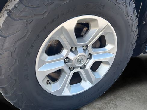 Used 2016 Toyota 4Runner SR5 AWD/4WD image 37