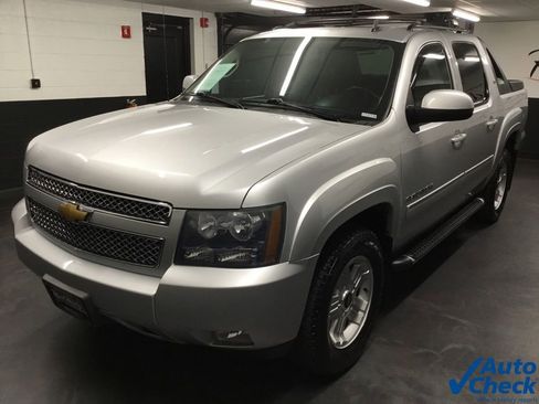 Used 2012 Chevrolet Avalanche LT w/ Suspension Package, Off-Road image 6