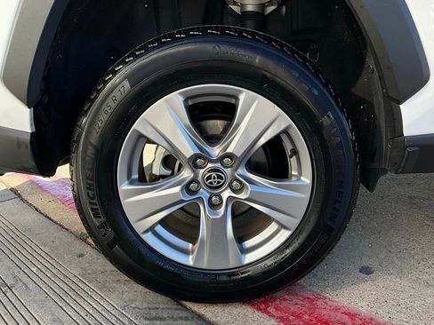 Used 2025 Toyota RAV4 XLE image 9