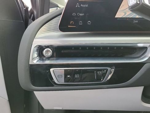 Used 2025 Cadillac Lyriq Sport image 17