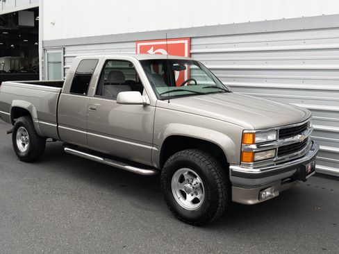 Used 1998 Chevrolet Silverado 2500 4x4 Extended Cab w/ Preferred Equipment Group 2 image 43