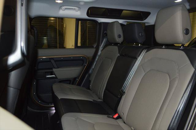 New 2026 Land Rover Defender 110 S AWD/4WD image 32